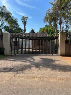 Your comfortable studio perfectly situated in Nelspruit - 4