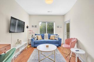 King Bed Studio - GREAT Walkability to Restaurants - Charlotte - 0