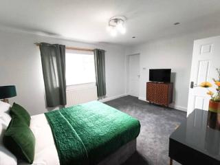 4Bed House MK - 4