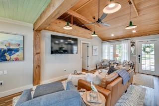 Lake Martin Retreat with Private Dock and Boat Launch - Dadeville - 5