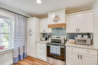 Lake Martin Retreat with Private Dock and Boat Launch - Dadeville - 3