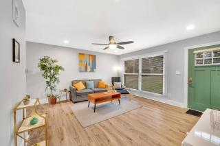 Homey 2BR Condo—King Bed—Lovely Location & Parking - Charlotte - 7