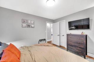 Homey 2BR Condo—King Bed—Lovely Location & Parking - Charlotte - 6