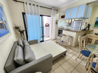 Lindo Flat Capitania Varam , WI FI , 2 aparelhos de ar condicionado , serviço de praia , enorme sacada com vista ao mar e telas de proteção para as crianças , 3 piscinas - 1