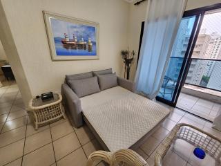 Lindo Flat Capitania Varam , WI FI , 2 aparelhos de ar condicionado , serviço de praia , enorme sacada com vista ao mar e telas de proteção para as crianças , 3 piscinas - Guarujá - 4