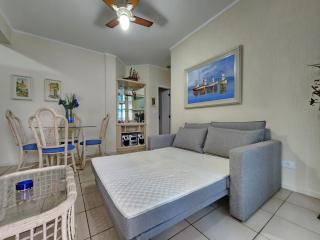 Lindo Flat Capitania Varam , WI FI , 2 aparelhos de ar condicionado , serviço de praia , enorme sacada com vista ao mar e telas de proteção para as crianças , 3 piscinas - 7