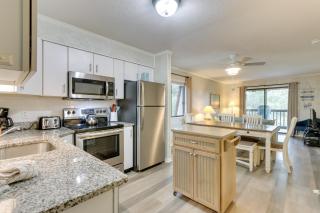 Walk to Beach Hilton Head Condo with Balcony - Hilton Head Island - 0