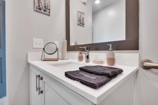 Organic Modern ~ King Bed ~ In Plaza Midwood - Charlotte - 1