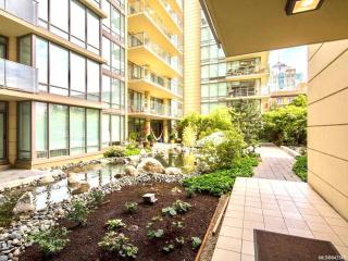 Waterfalls Hotel in Downtown With Stunning Views! - Victoria - 9