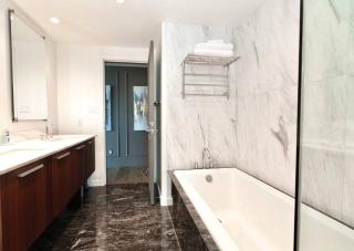 Waterfalls Hotel in Downtown With Stunning Views! - Victoria - 4