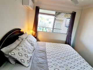 5 mins drive to the BEACH and in a QUIET location - Pialba - 7