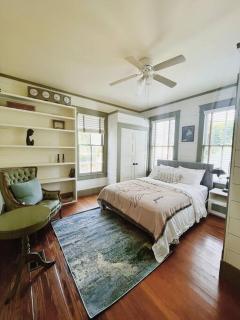 NEW! Beach Side Historical Gem w Updated Fixtures - Galveston - 8