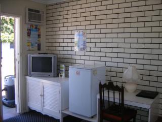 Colonial Lodge Motel - 5