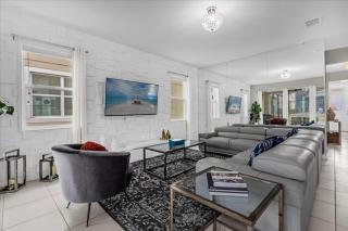 4 Bedrooms 35 Bathrooms Solara 9032 Em - 9