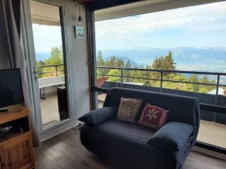 Appartement rénové 46m², panoramique, 2 pièces + cabine, Chamrousse, balcon, proximité pistes et commerces - FR-1-549-10 - 2
