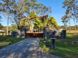 Luxurious Countryside Retreat - Visit our private apartment on our acreage property! - 0