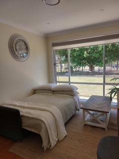 Luxurious Countryside Retreat - Visit our private apartment on our acreage property! - Park Ridge - 5