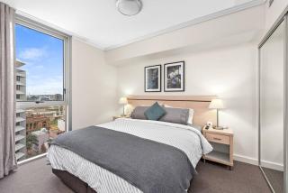 Heart of the CBD ~ 1Bed/1Bath/Balcony/Free Parking - 6