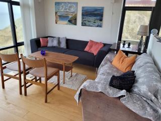 Beachfront Cottage With Panoramic View - Lønstrup - 1