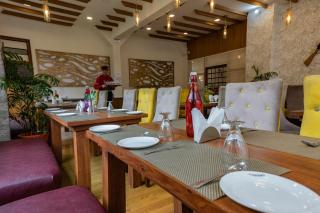 Hotel Snowcrests Manor - 8