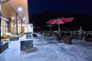 Hotel Snowcrests Manor - 9