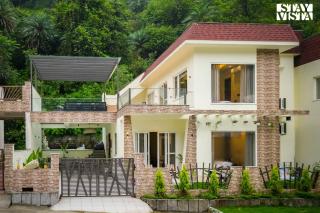 StayVista at Villa Vaari with Pvt Pool & Gazebo - Dehradun - 0