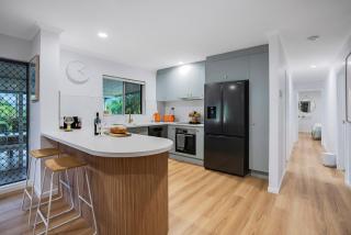 Deco View Family Oasis in Cairns - East Trinity - 1