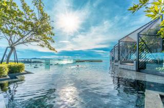 Edge Central Pattaya Residence with Living Room - 9