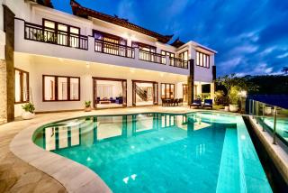 Luxurious Escape in Uluwatu - Ocean Villa with 5 BR and private Pool - 0