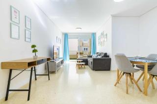 Apart Port Arenal con terraza y piscina - 4