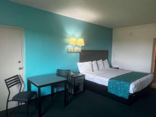 Howard Johnson by Wyndham Galveston - 1