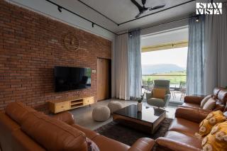 StayVista's Rivulet Waters - Lakefront Villa with Infinity Pool, Jacuzzi, Lawn, and Rustic Gazebo - Pune - 6