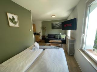 Vorstadtoase - 3 Personen - Apartment mit Queensize-Bett, Badewanne, Schlafcouch, Parken, Netflix, Nähe BER - Eichwalde - 6