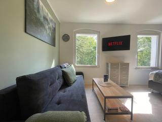 Vorstadtoase - 3 Personen - Apartment mit Queensize-Bett, Badewanne, Schlafcouch, Parken, Netflix, Nähe BER - Eichwalde - 5