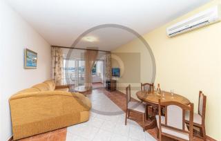 Awesome Apartment In Okrug Gornji - 3