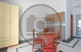 Awesome Apartment In Okrug Gornji - 1