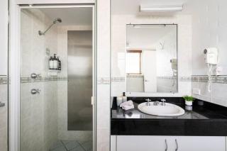 Haven on Noosa Hill - sunset views, pools, spa - Noosa Heads - 8