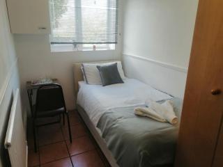 Gorton Elsham Gardens Apartment - Delight Suites - 7