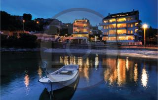 Lovely Apartment In Okrug Gornji - 5