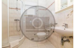 Lovely Apartment In Okrug Gornji - 1