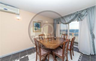 Beautiful Apartment In Okrug Gornji - 1