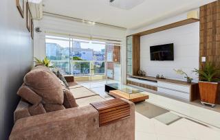 1075 Apartamento localizado a 100 metros da praia com 02 dormitórios e ampla sacada na praia do centro de Bombinhas - 0