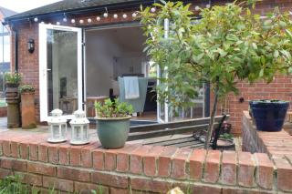 The White House Garden Cottage - 4