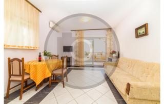Awesome Apartment In Okrug Gornji - 8