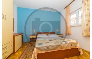 Awesome Apartment In Okrug Gornji - 3