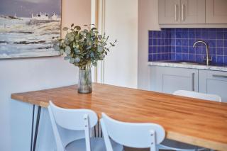 South Bay Garden Apartment - Scarborough - 4