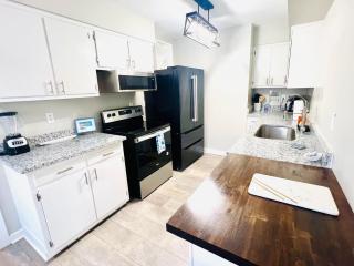 4/2 Home Close to Beach, Centrally located! - Gulfport - 6