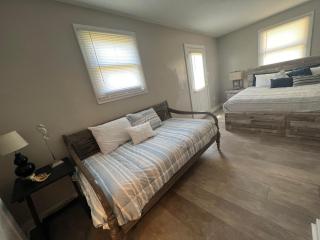 4/2 Home Close to Beach, Centrally located! - Gulfport - 3