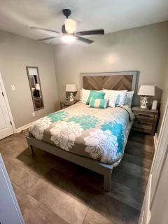 4/2 Home Close to Beach, Centrally located! - Gulfport - 1
