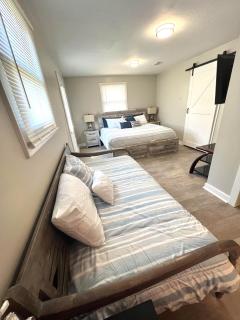 4/2 Home Close to Beach, Centrally located! - Gulfport - 4